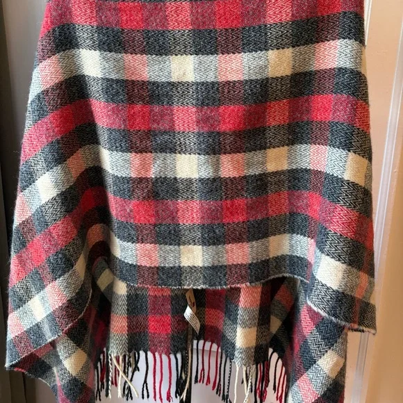 Woolrich | Red and Black Plaid Shawl with button closure | One Size - Picture 5 of 8